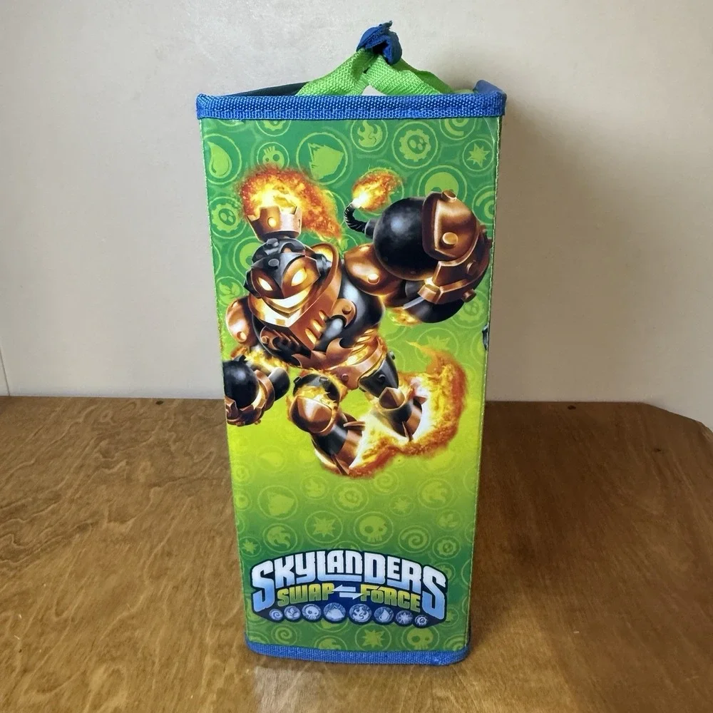 Skylanders Swap Force Carrying Case with Removable Shelves